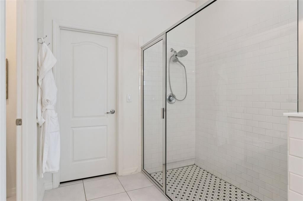 En Venta: $825,000 (4 camas, 2 baños, 2917 Pies cuadrados)