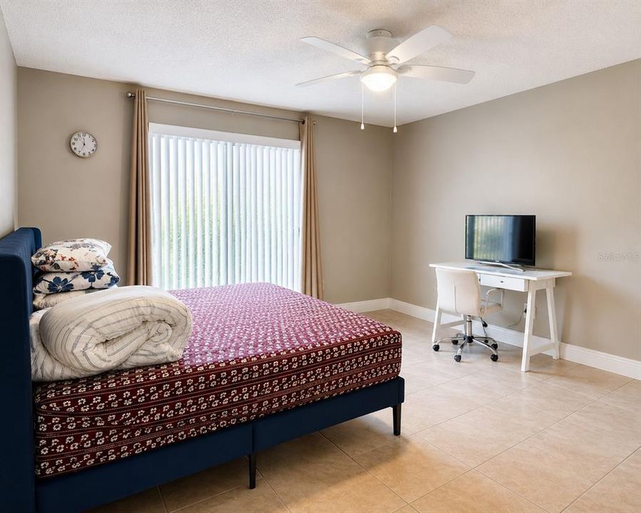 В аренду: $1,900 (2 спален, 2 ванн, 1330 Квадратных фут)