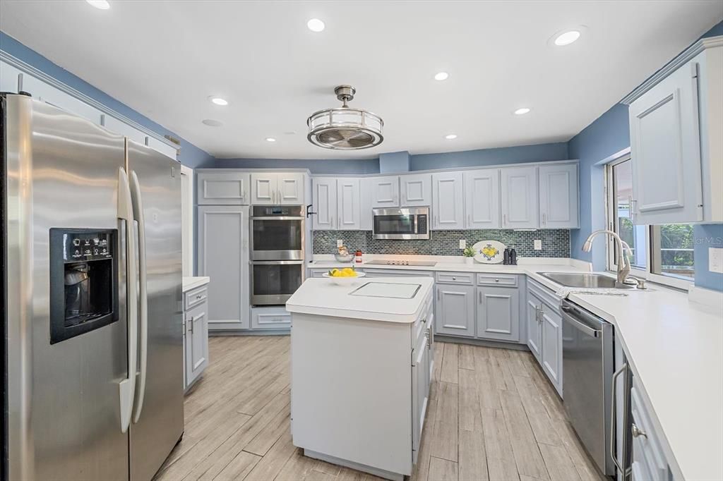 На продажу: $649,999 (3 спален, 2 ванн, 2470 Квадратных фут)
