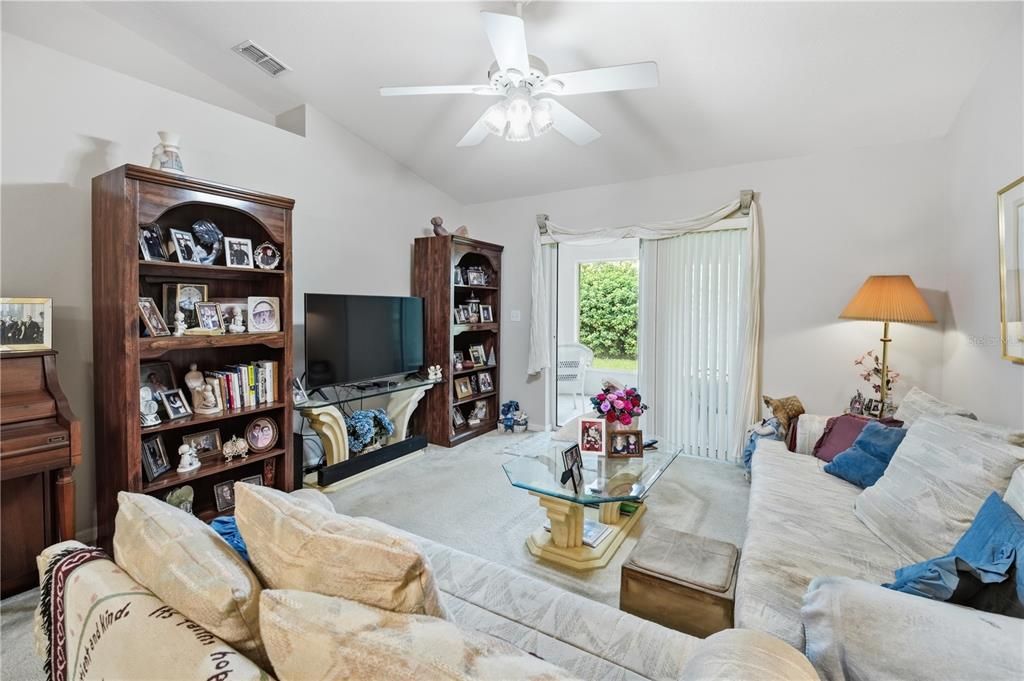 En Venta: $265,000 (2 camas, 2 baños, 1257 Pies cuadrados)
