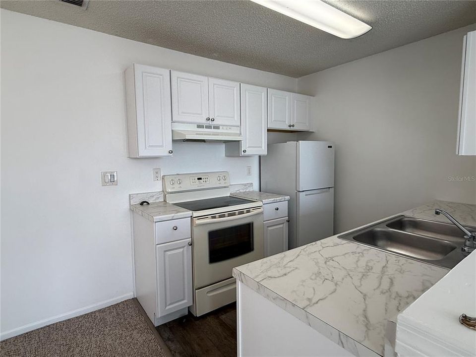 For Rent: $1,300 (1 beds, 1 baths, 648 Square Feet)