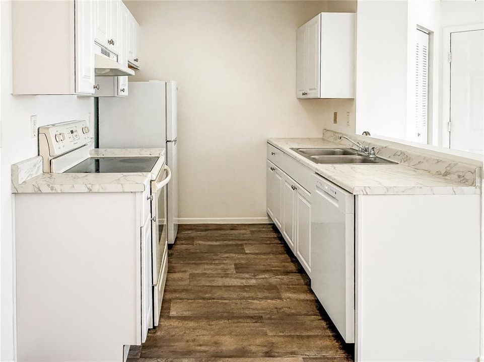 For Rent: $1,300 (1 beds, 1 baths, 648 Square Feet)