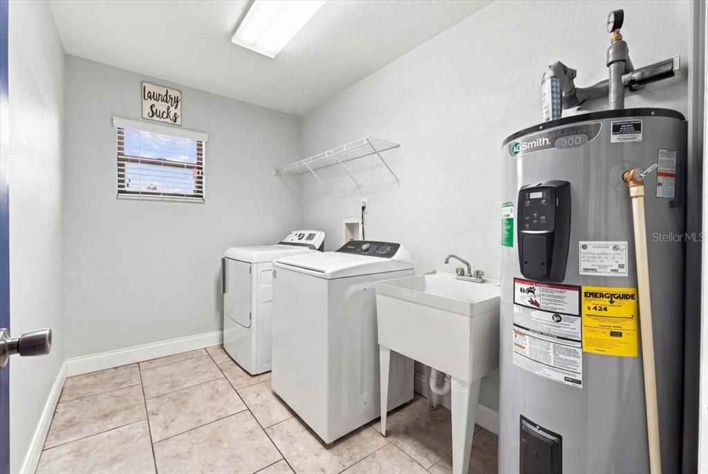 En Venta: $385,000 (5 camas, 2 baños, 2084 Pies cuadrados)