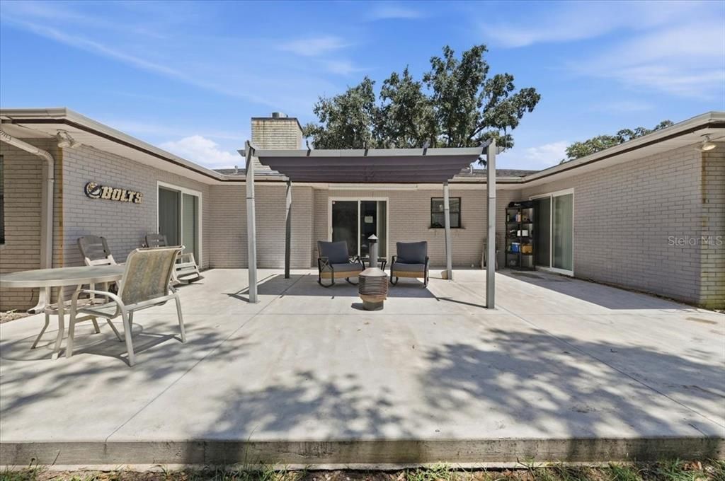 En Venta: $385,000 (5 camas, 2 baños, 2084 Pies cuadrados)