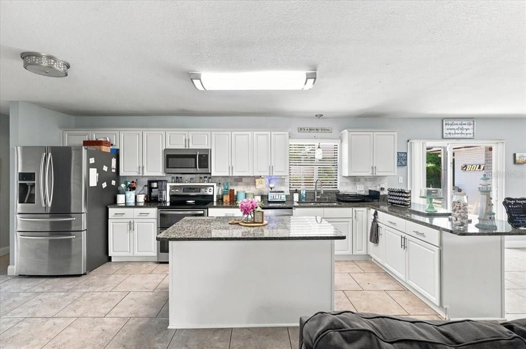 En Venta: $385,000 (5 camas, 2 baños, 2084 Pies cuadrados)
