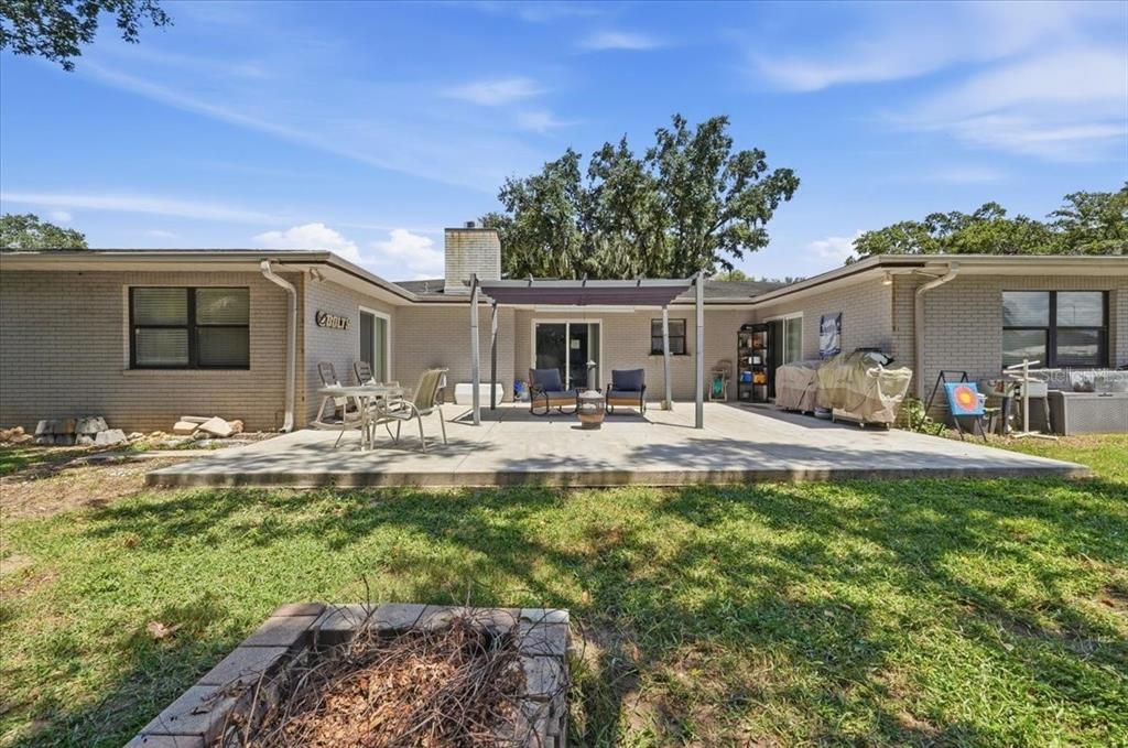 En Venta: $385,000 (5 camas, 2 baños, 2084 Pies cuadrados)