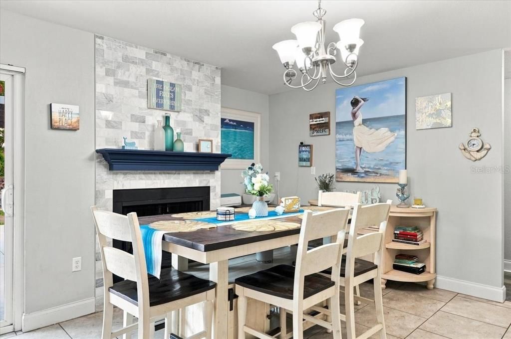 En Venta: $385,000 (5 camas, 2 baños, 2084 Pies cuadrados)
