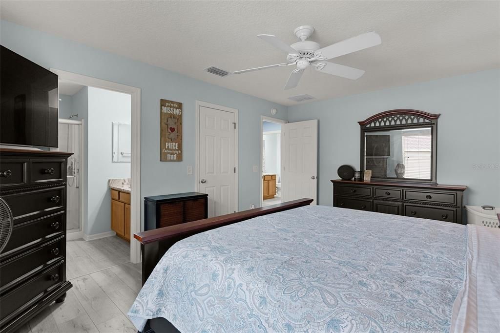 For Sale: $339,900 (2 beds, 2 baths, 1143 Square Feet)