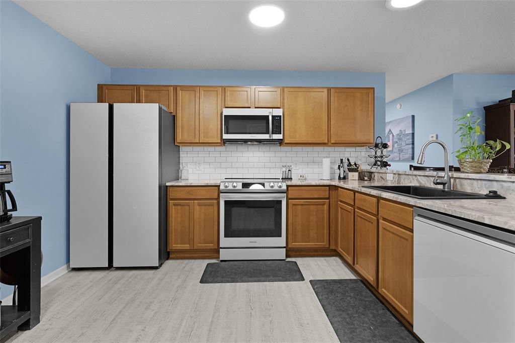 For Sale: $339,900 (2 beds, 2 baths, 1143 Square Feet)