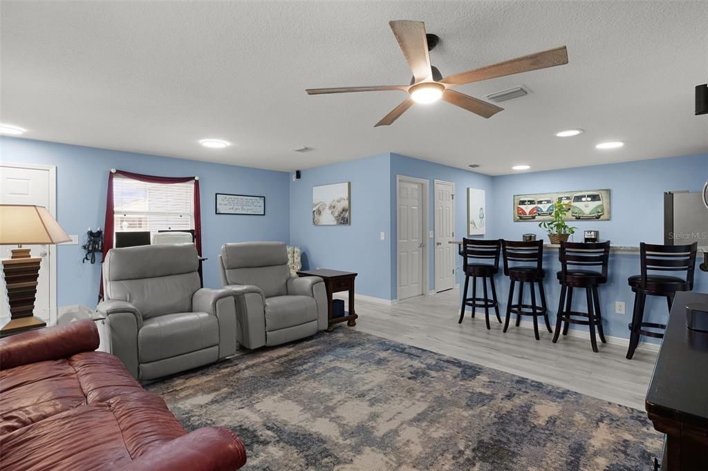 For Sale: $339,900 (2 beds, 2 baths, 1143 Square Feet)