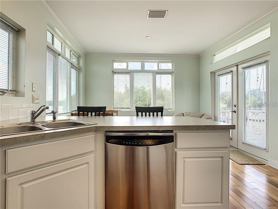 For Rent: $1,900 (3 beds, 2 baths, 1820 Square Feet)