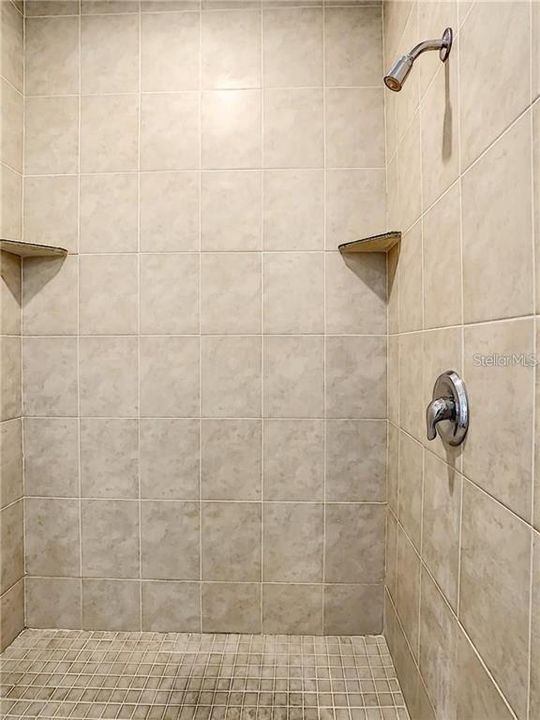 For Rent: $1,900 (3 beds, 2 baths, 1820 Square Feet)