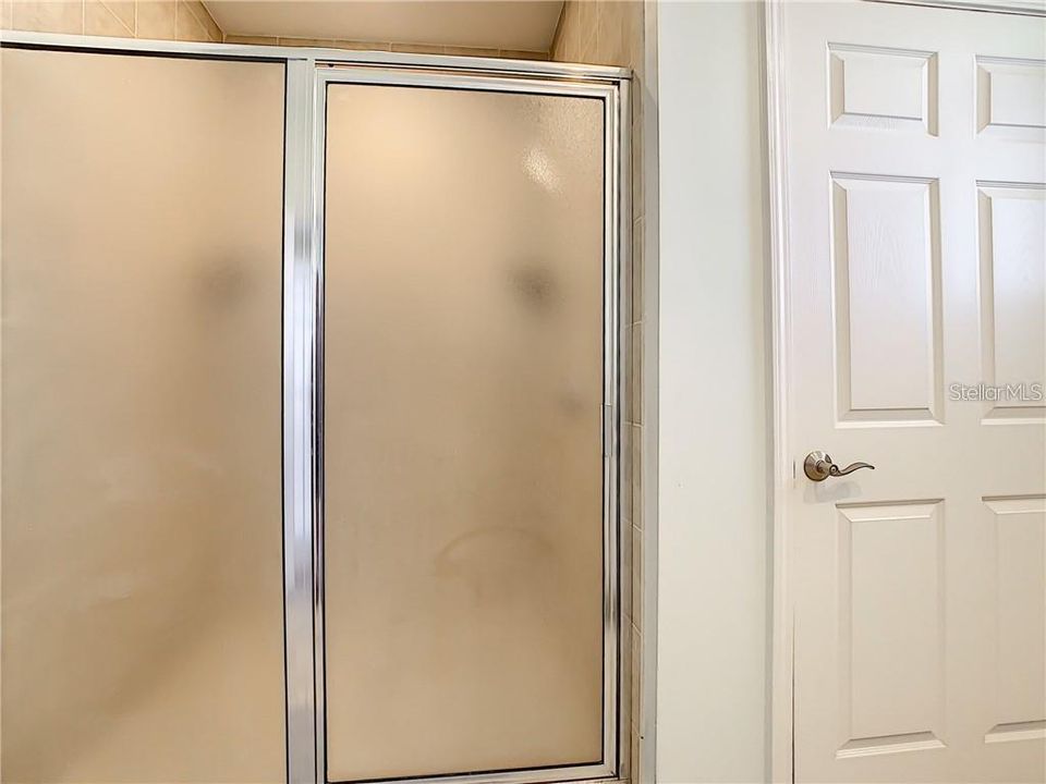 For Rent: $1,900 (3 beds, 2 baths, 1820 Square Feet)