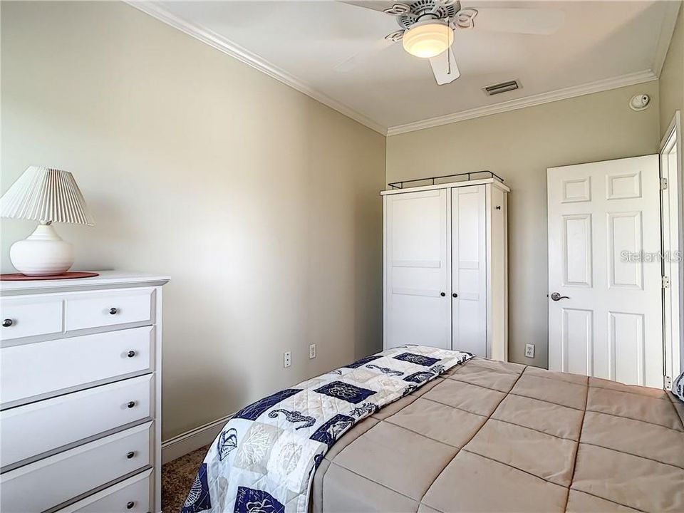 For Rent: $1,900 (3 beds, 2 baths, 1820 Square Feet)
