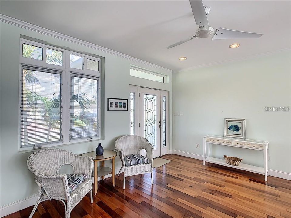 For Rent: $1,900 (3 beds, 2 baths, 1820 Square Feet)