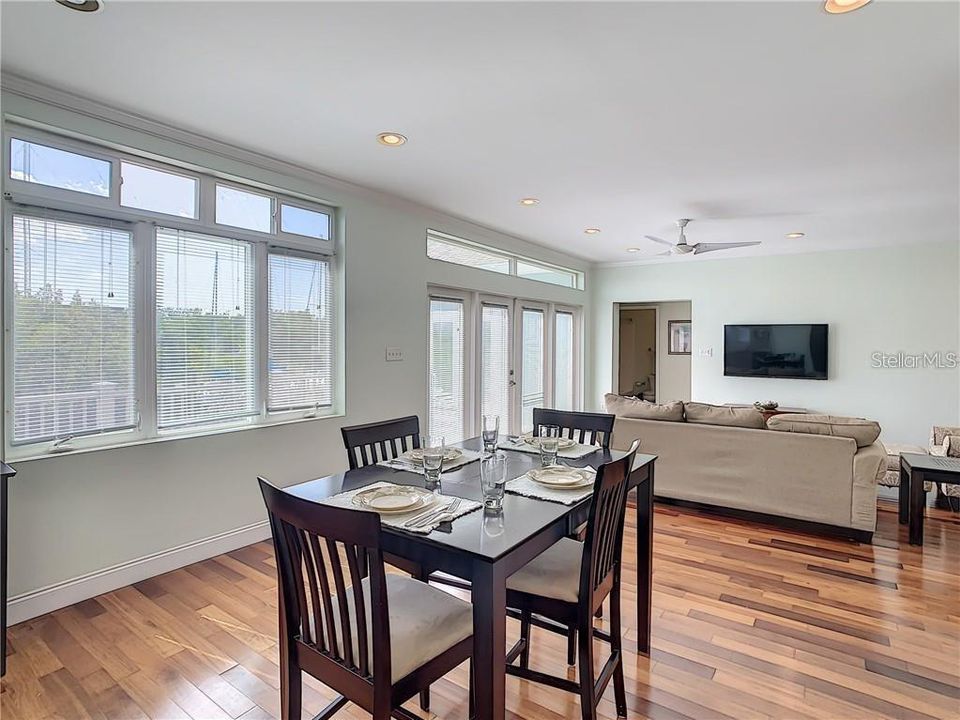 For Rent: $1,900 (3 beds, 2 baths, 1820 Square Feet)