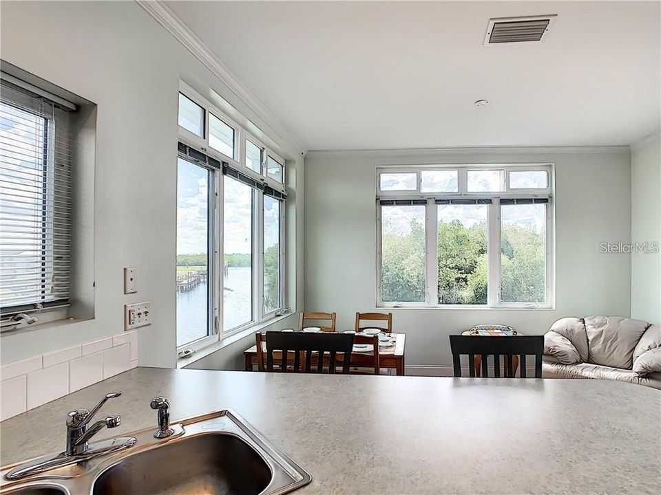 For Rent: $1,900 (3 beds, 2 baths, 1820 Square Feet)