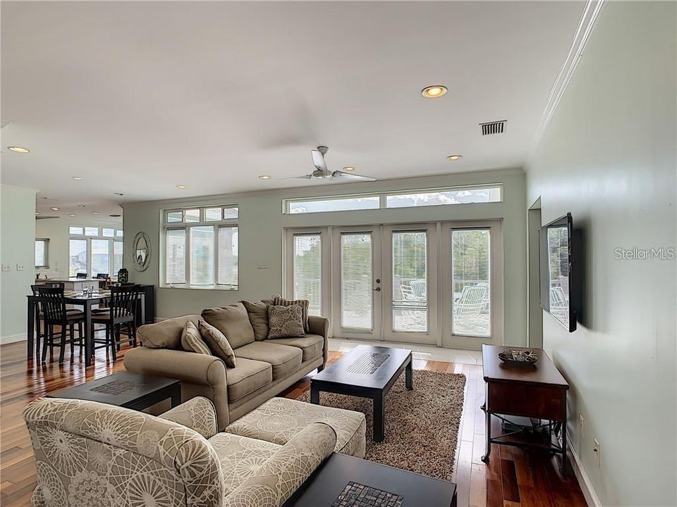 For Rent: $1,900 (3 beds, 2 baths, 1820 Square Feet)