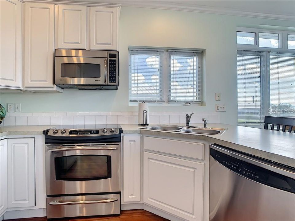 For Rent: $1,900 (3 beds, 2 baths, 1820 Square Feet)