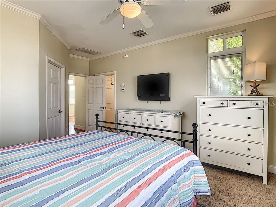For Rent: $1,900 (3 beds, 2 baths, 1820 Square Feet)