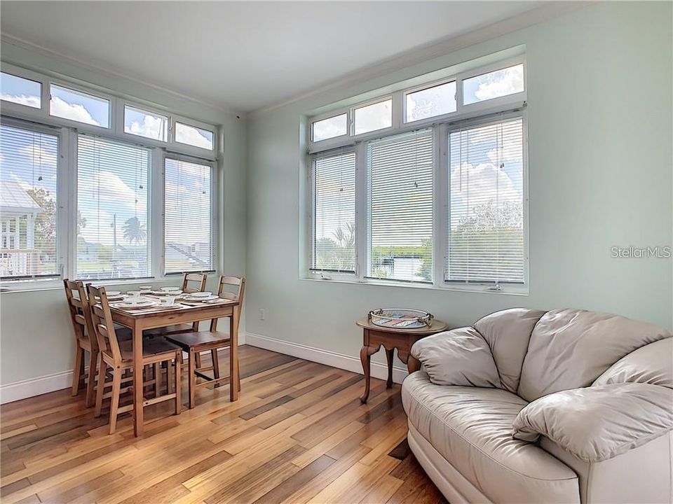 For Rent: $1,900 (3 beds, 2 baths, 1820 Square Feet)