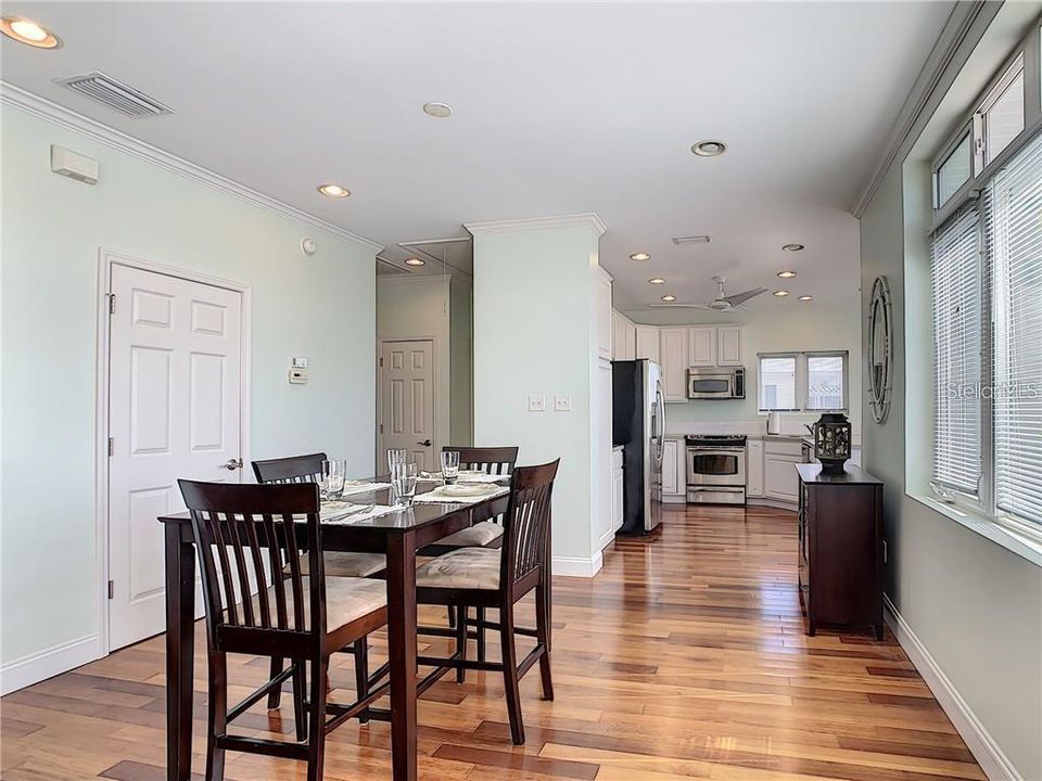 For Rent: $1,900 (3 beds, 2 baths, 1820 Square Feet)