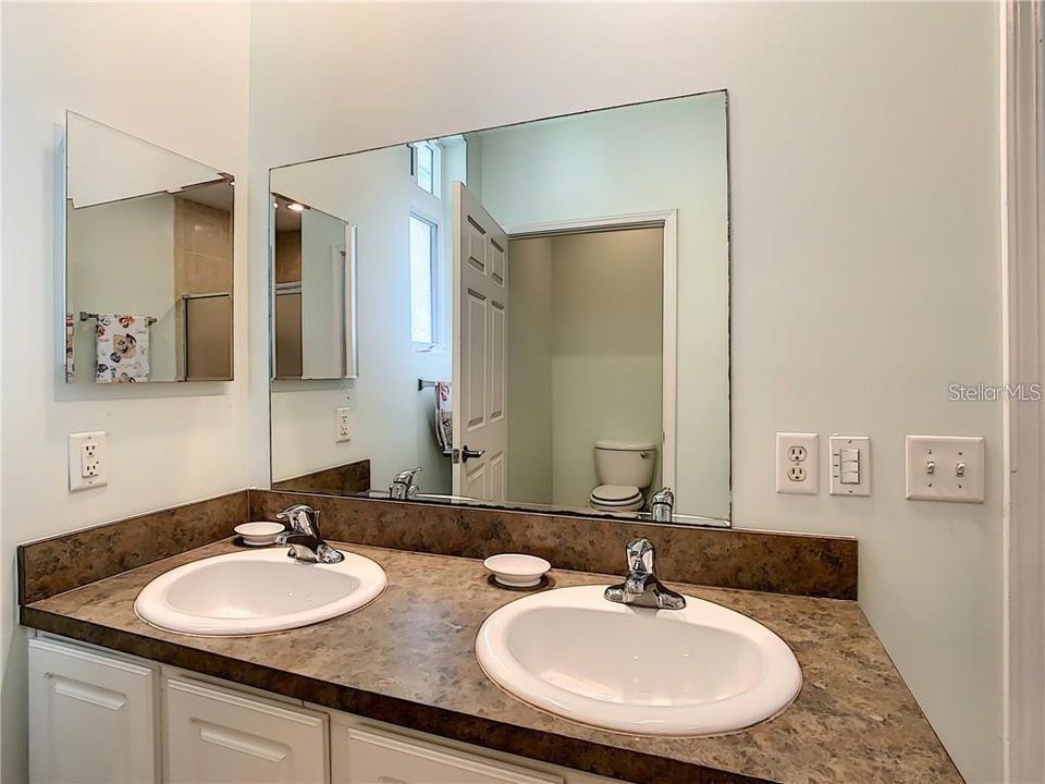 For Rent: $1,900 (3 beds, 2 baths, 1820 Square Feet)