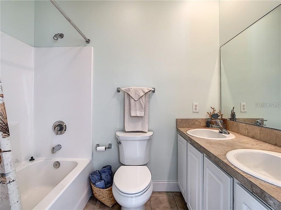 For Rent: $1,900 (3 beds, 2 baths, 1820 Square Feet)
