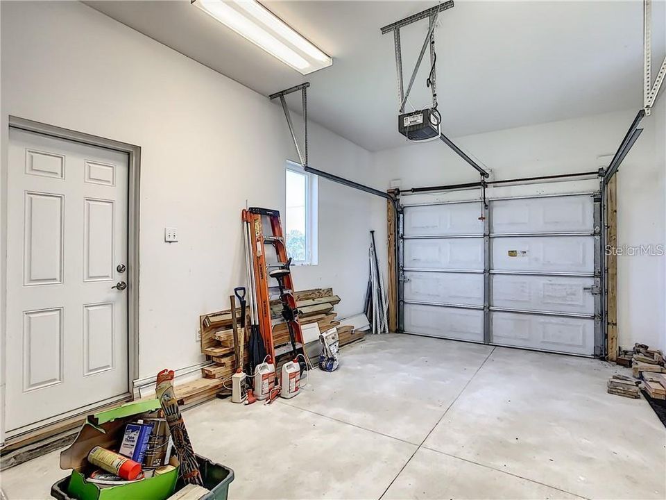 For Rent: $1,900 (3 beds, 2 baths, 1820 Square Feet)