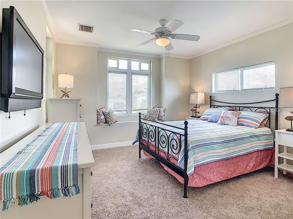 For Rent: $1,900 (3 beds, 2 baths, 1820 Square Feet)