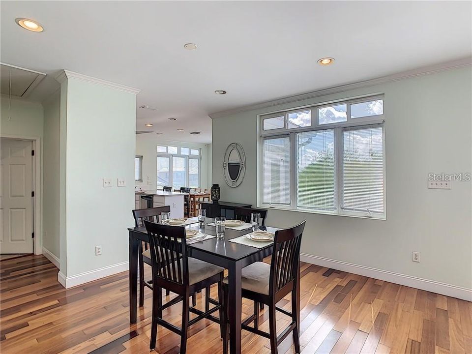 For Rent: $1,900 (3 beds, 2 baths, 1820 Square Feet)