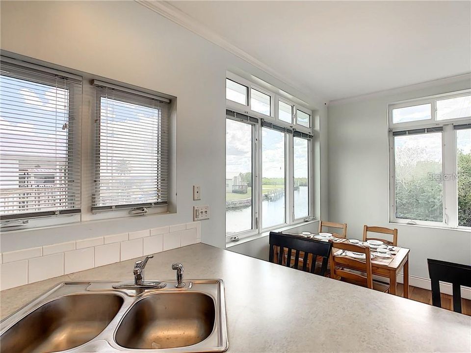 For Rent: $1,900 (3 beds, 2 baths, 1820 Square Feet)