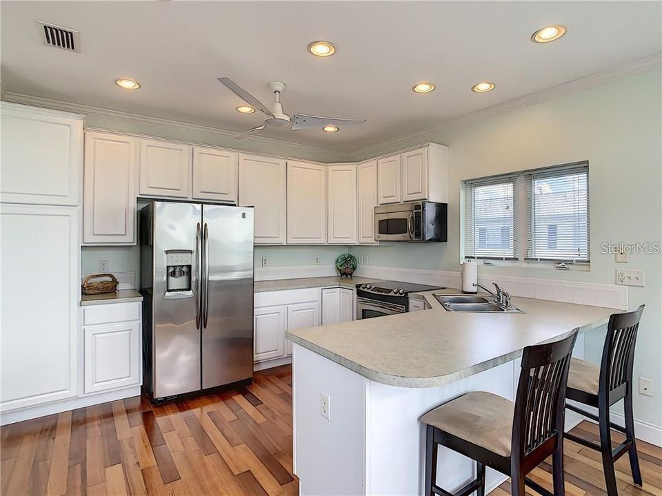 For Rent: $1,900 (3 beds, 2 baths, 1820 Square Feet)