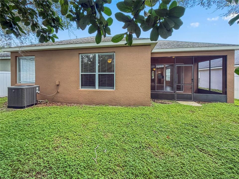 For Rent: $2,725 (4 beds, 2 baths, 2091 Square Feet)