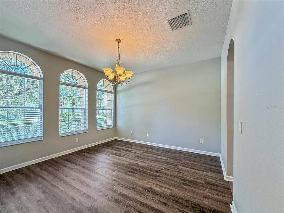 For Rent: $2,725 (4 beds, 2 baths, 2091 Square Feet)