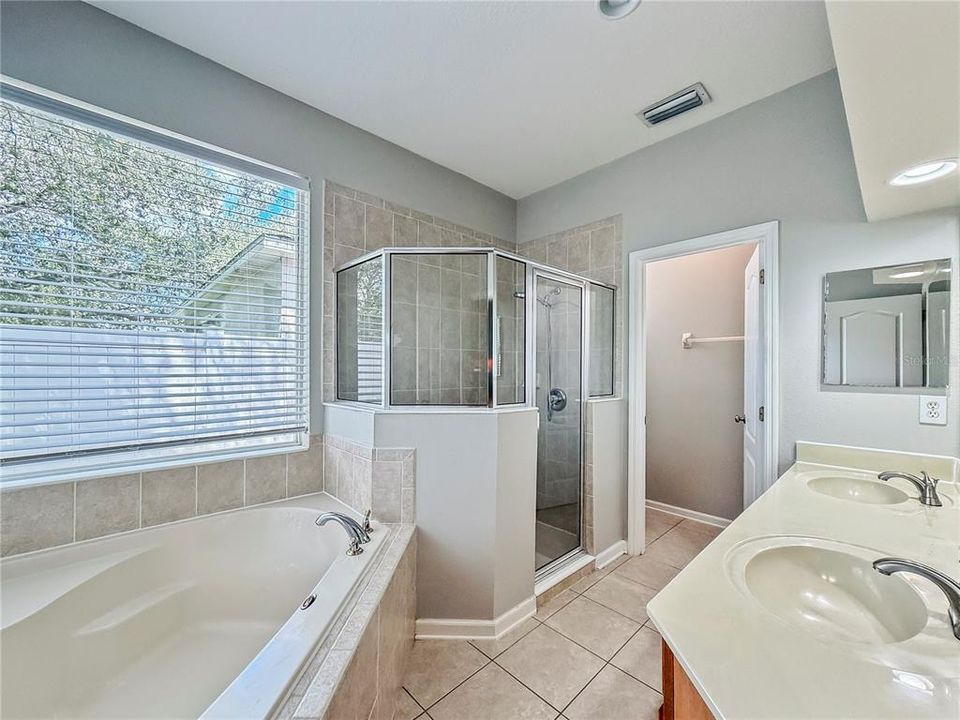 For Rent: $2,725 (4 beds, 2 baths, 2091 Square Feet)