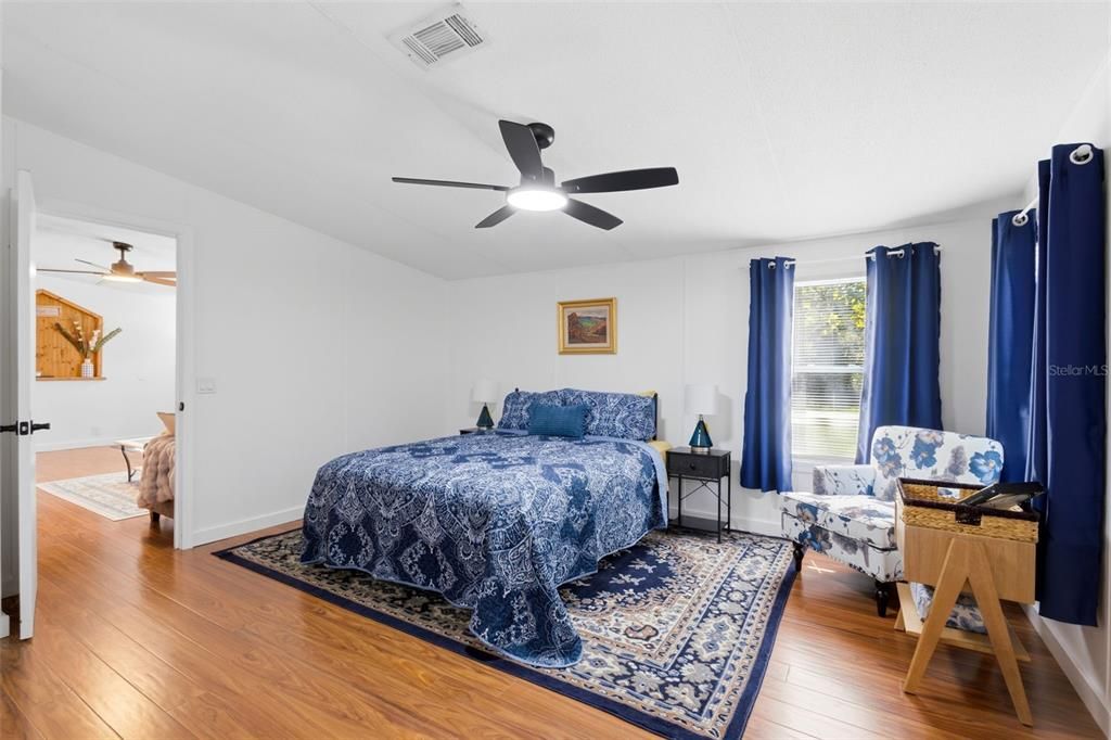For Sale: $154,900 (3 beds, 2 baths, 1296 Square Feet)