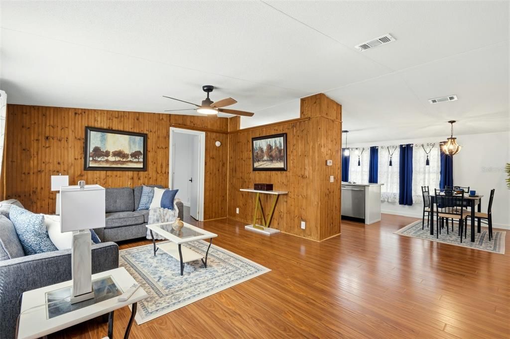 For Sale: $154,900 (3 beds, 2 baths, 1296 Square Feet)