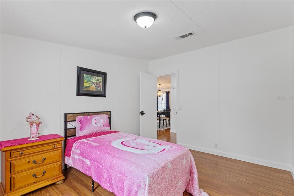 For Sale: $154,900 (3 beds, 2 baths, 1296 Square Feet)