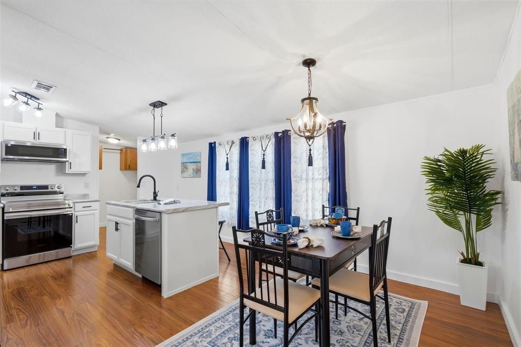 For Sale: $154,900 (3 beds, 2 baths, 1296 Square Feet)