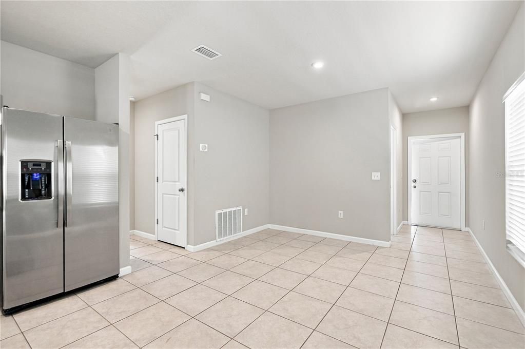 For Rent: $2,300 (3 beds, 2 baths, 1500 Square Feet)