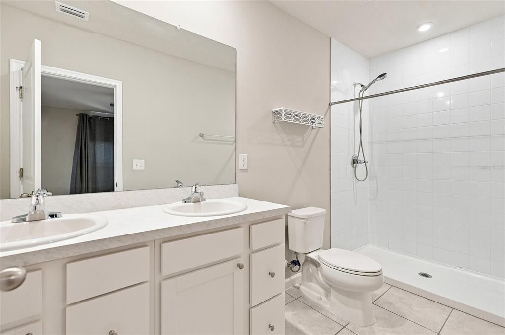 For Rent: $2,300 (3 beds, 2 baths, 1500 Square Feet)