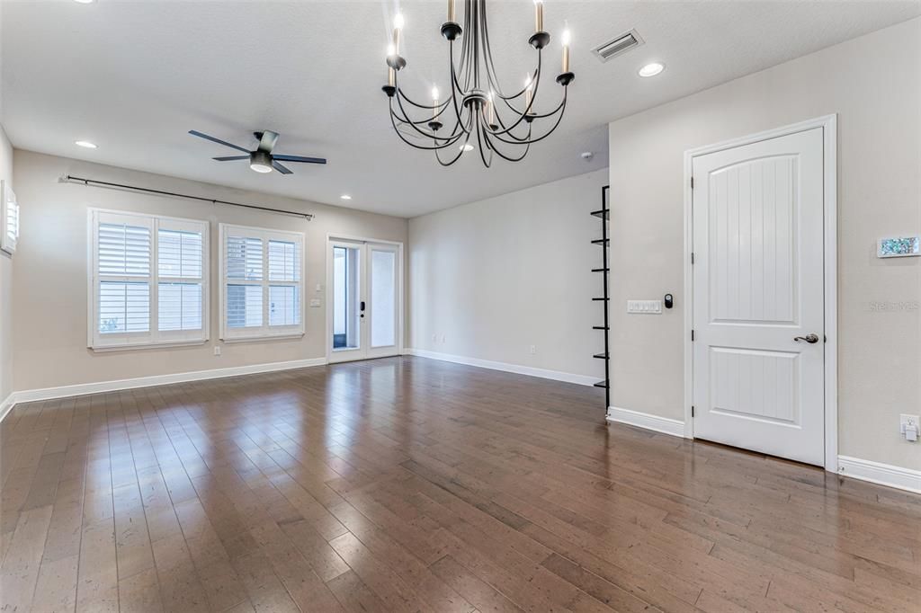 For Rent: $5,250 (3 beds, 2 baths, 2120 Square Feet)