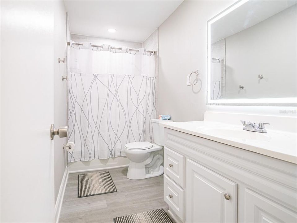 For Sale: $189,900 (2 beds, 1 baths, 1365 Square Feet)