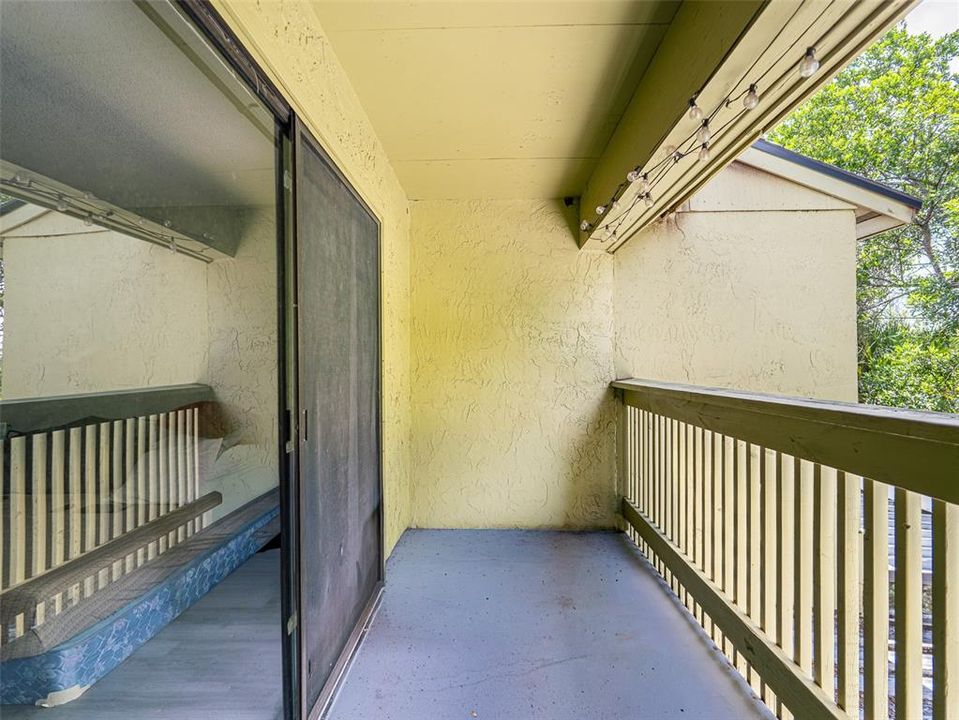 For Sale: $189,900 (2 beds, 1 baths, 1365 Square Feet)
