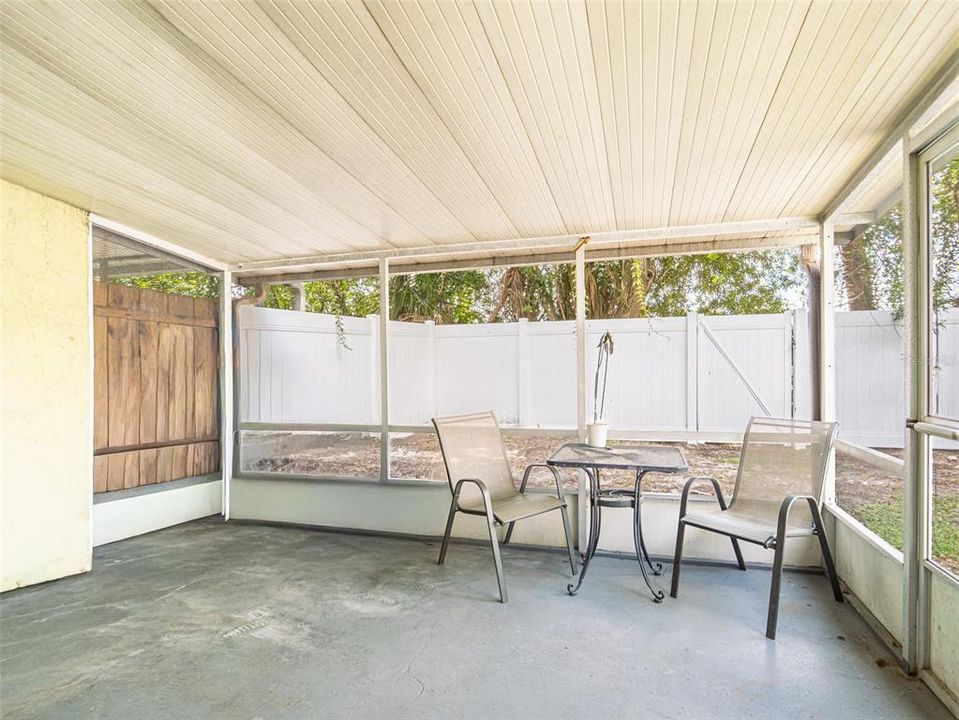 For Sale: $189,900 (2 beds, 1 baths, 1365 Square Feet)
