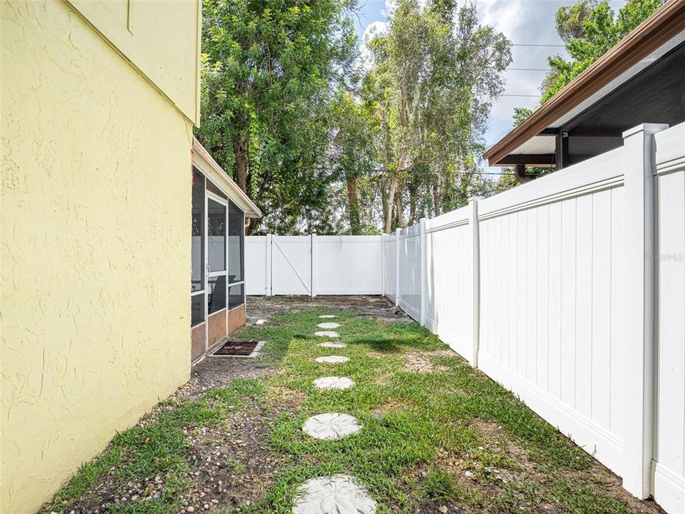 For Sale: $189,900 (2 beds, 1 baths, 1365 Square Feet)