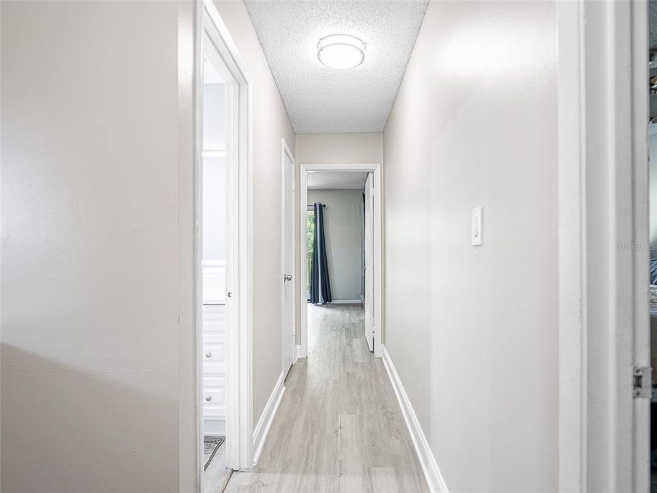 For Sale: $189,900 (2 beds, 1 baths, 1365 Square Feet)