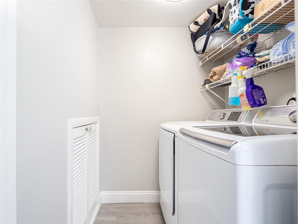 For Sale: $189,900 (2 beds, 1 baths, 1365 Square Feet)