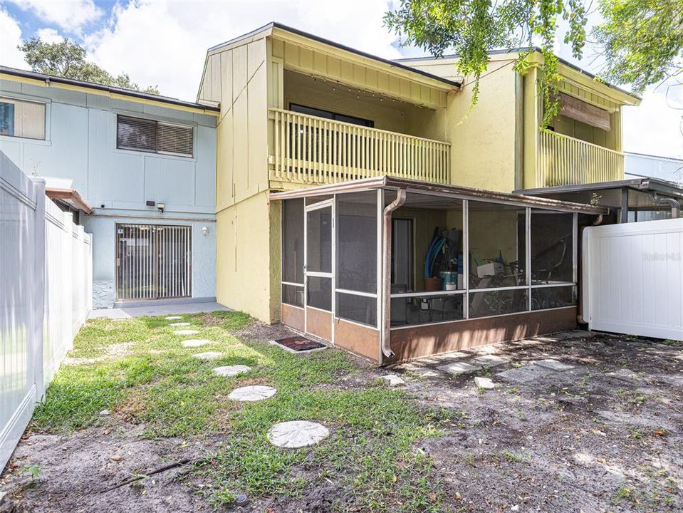 For Sale: $189,900 (2 beds, 1 baths, 1365 Square Feet)